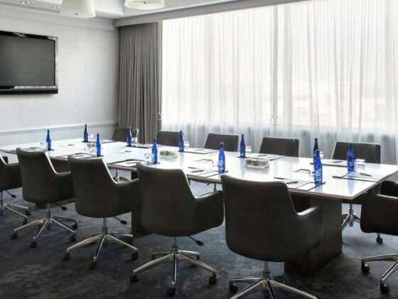 Renovated Philadelphia Airport Marriott meeting room by self-performing general contractor DDB Contracting for Host Hospitality